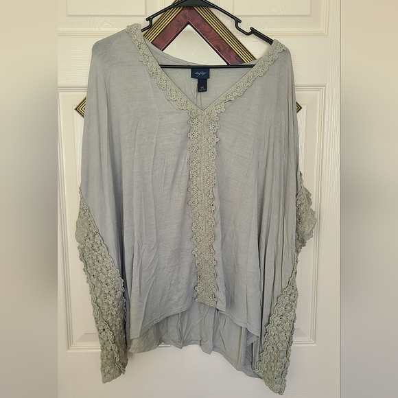 Daytrip Tops - Daytrip Gray Lace Trim Poncho Top